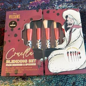 Disney Villains Cruella Deville Brush Set Beauty Blender Makeup Brushes NEW